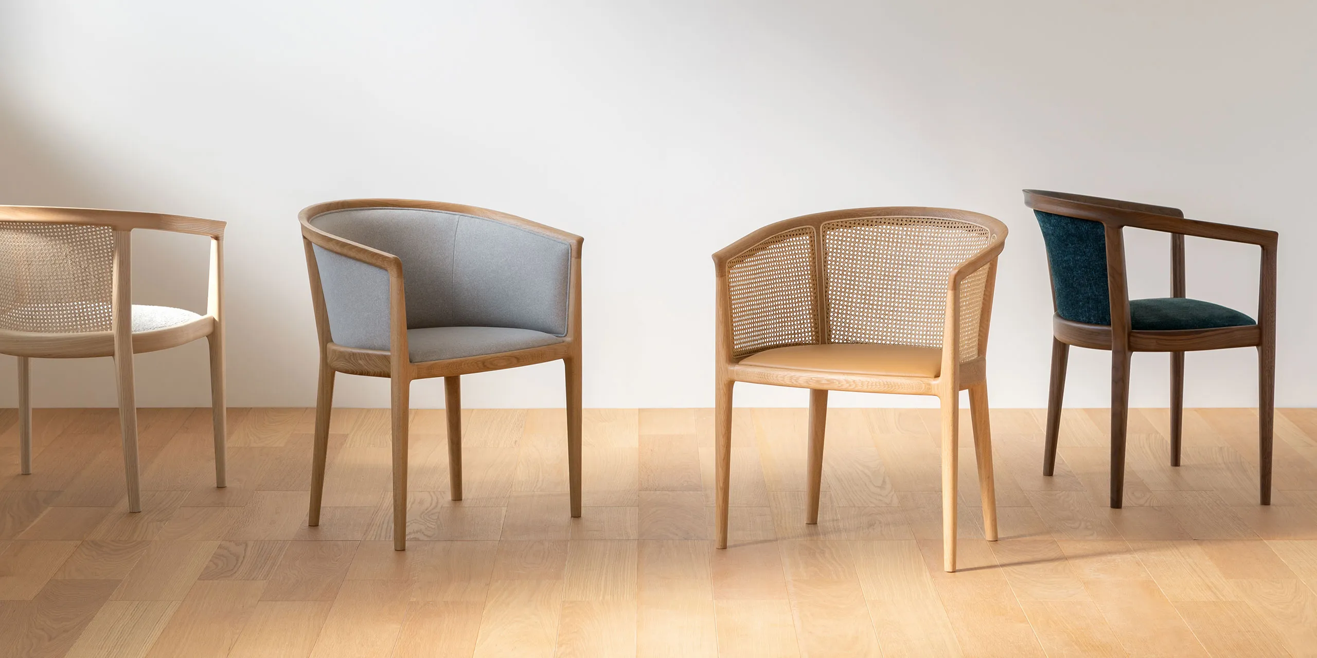 ミンクチェア籐編み背もたれと布張り座面の多彩なカラーバリエーション