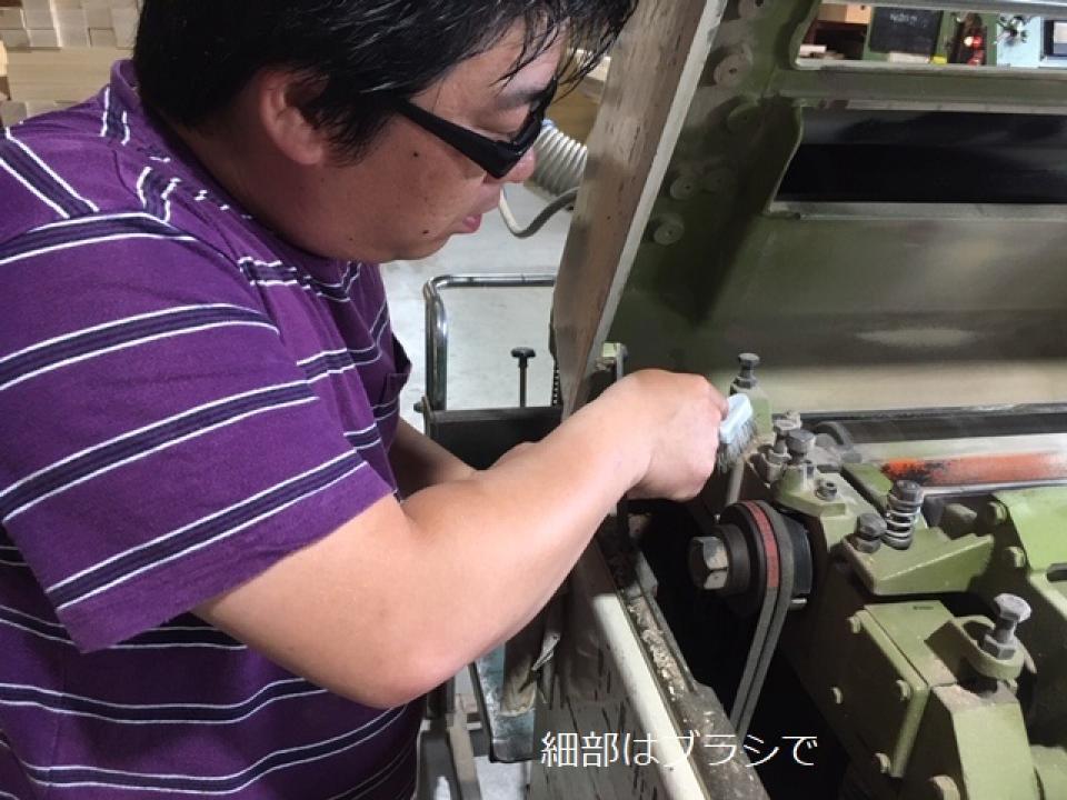 朝のスタートは掃除から