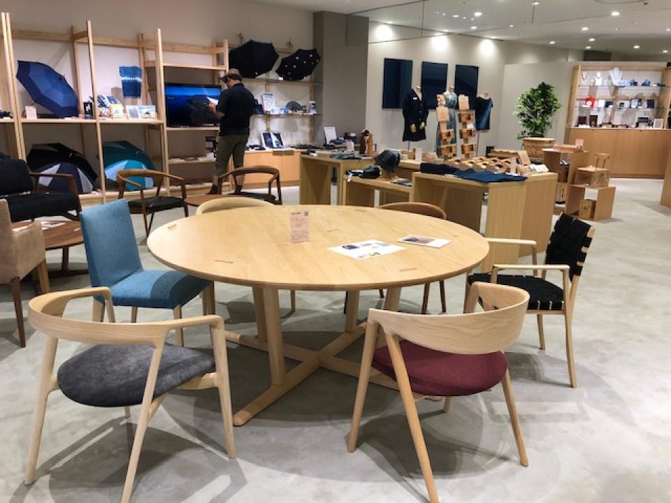 アミコビル1F「徳島市地場産業交流センター」に展示中!