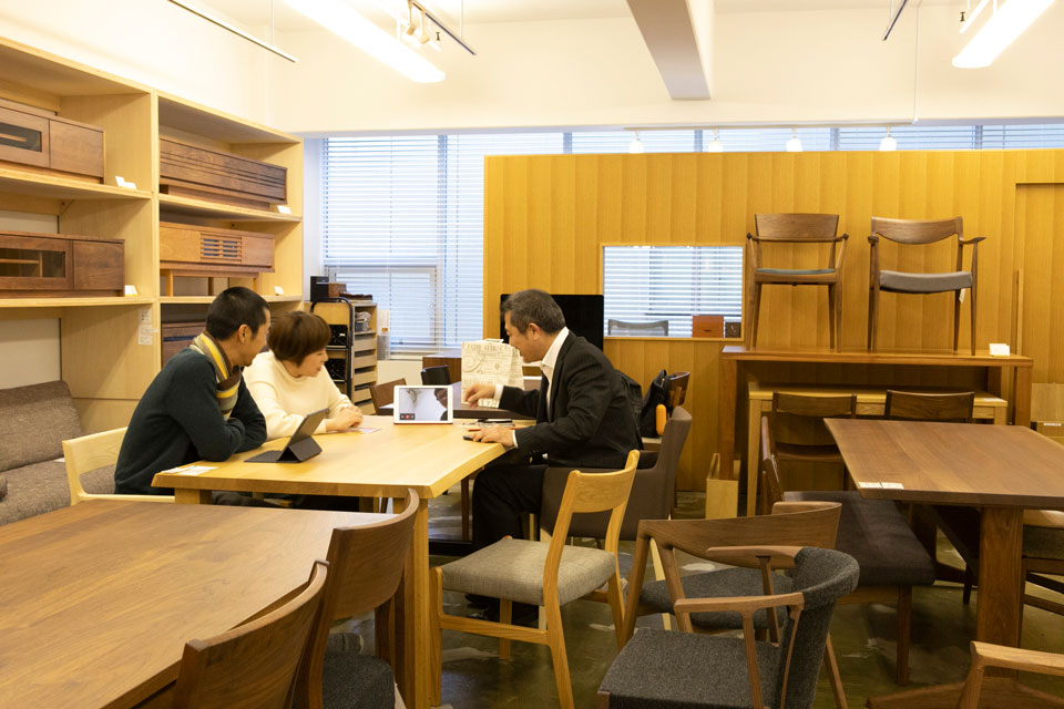 充実したホームページ、ITを駆使した接客、ストレスなく家具を選べる