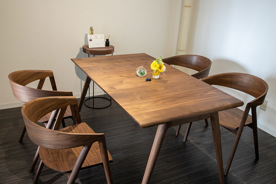 もう気にしない、ペットによる家具のキズは、メンテナンスキットで簡単