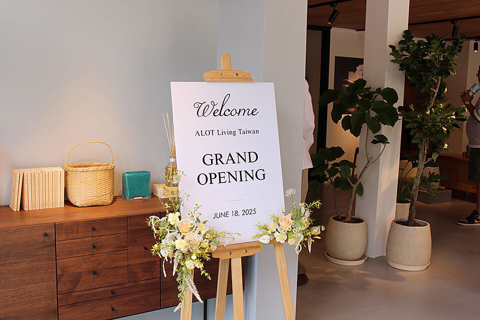 2025年6月18日に開催されたALOT LIVING台中店グランドオープニングセレモニーのウェルカムボード。